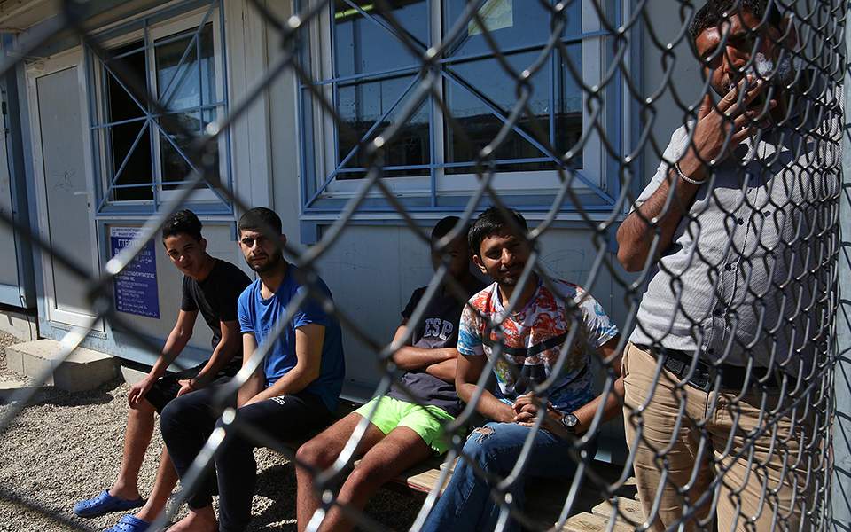 UNHCR: Greece hosting 58,000 refugees and migrants in early June ...