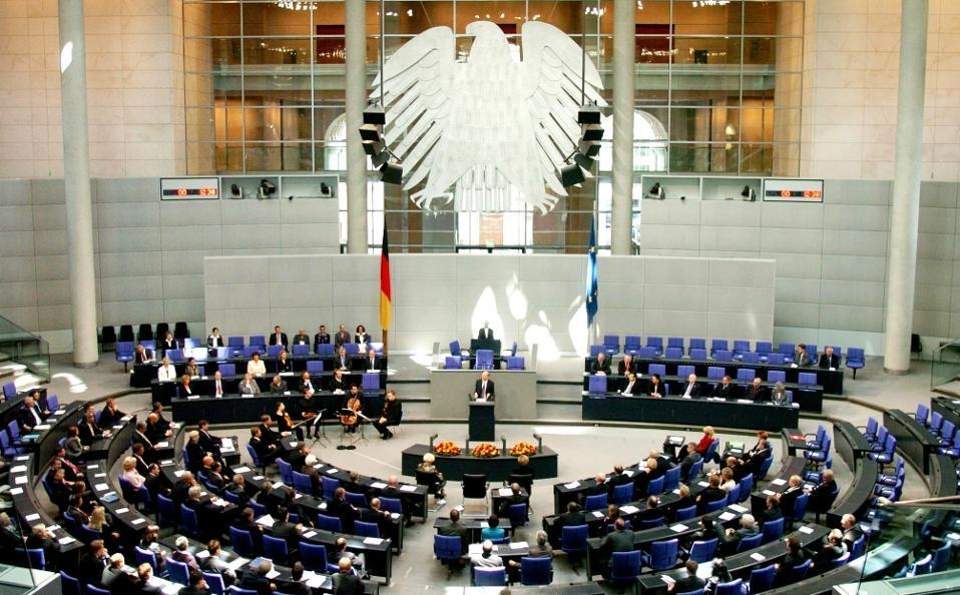 German parliament approves Greece debt-relief package