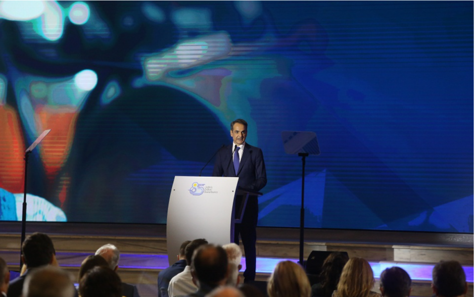 Free diagnostic tests for everyone, Mitsotakis says