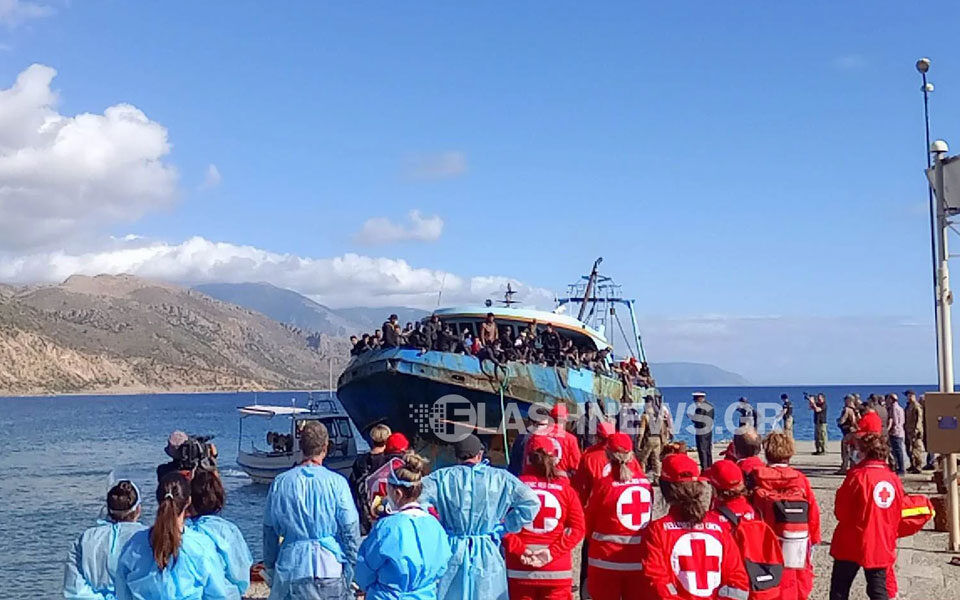 Adrift vessel reaches Crete