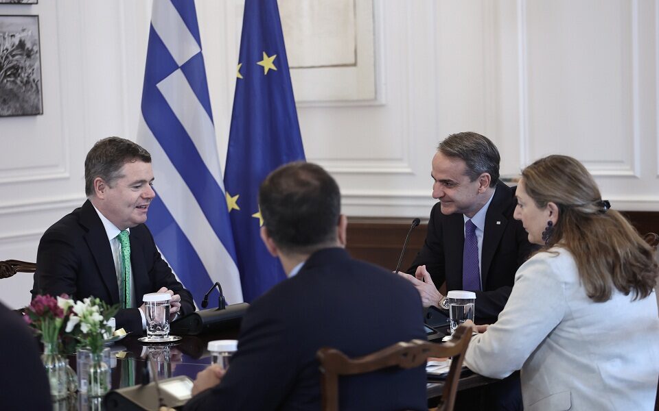 Eurogroup chief congratulates Greece on its economic progress