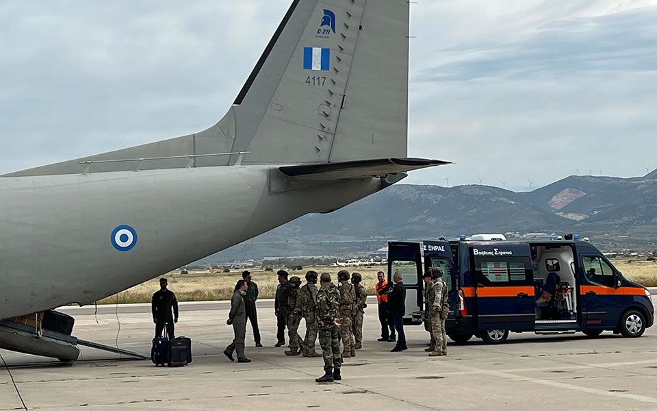 First group of Greeks evacuated from Sudan make it home