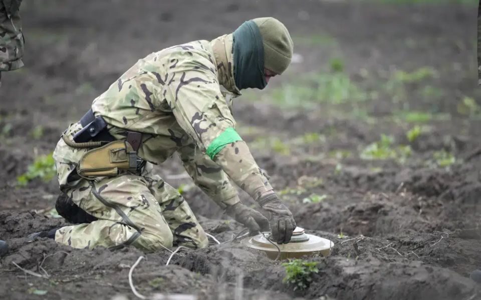 Ukrainian deminers get training in Cyprus from US, Irish experts