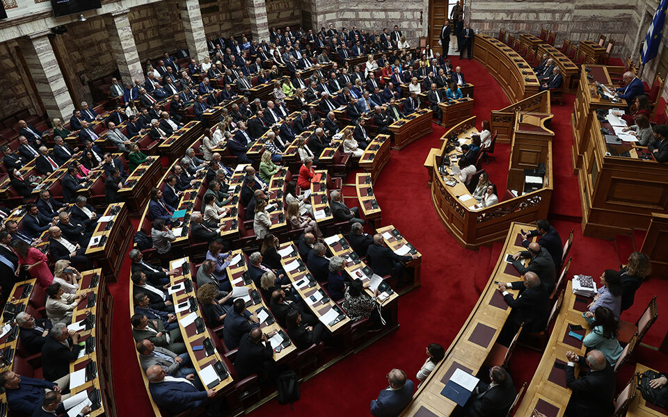 Greek anti-systemic parties vote regularly against EU law, survey shows ...