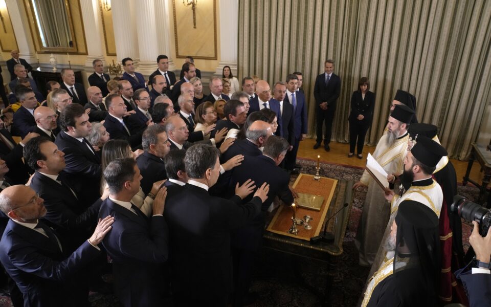 New government sworn in