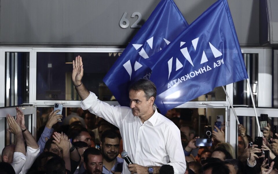 Sweeping ND victory, SYRIZA declines further