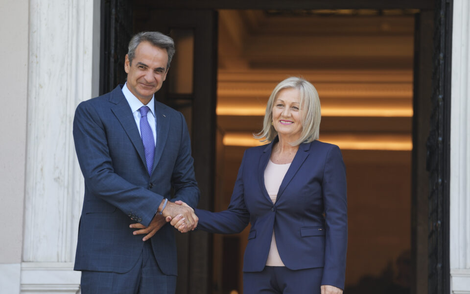 Mitsotakis meets Bosnia’s Kristo in Athens