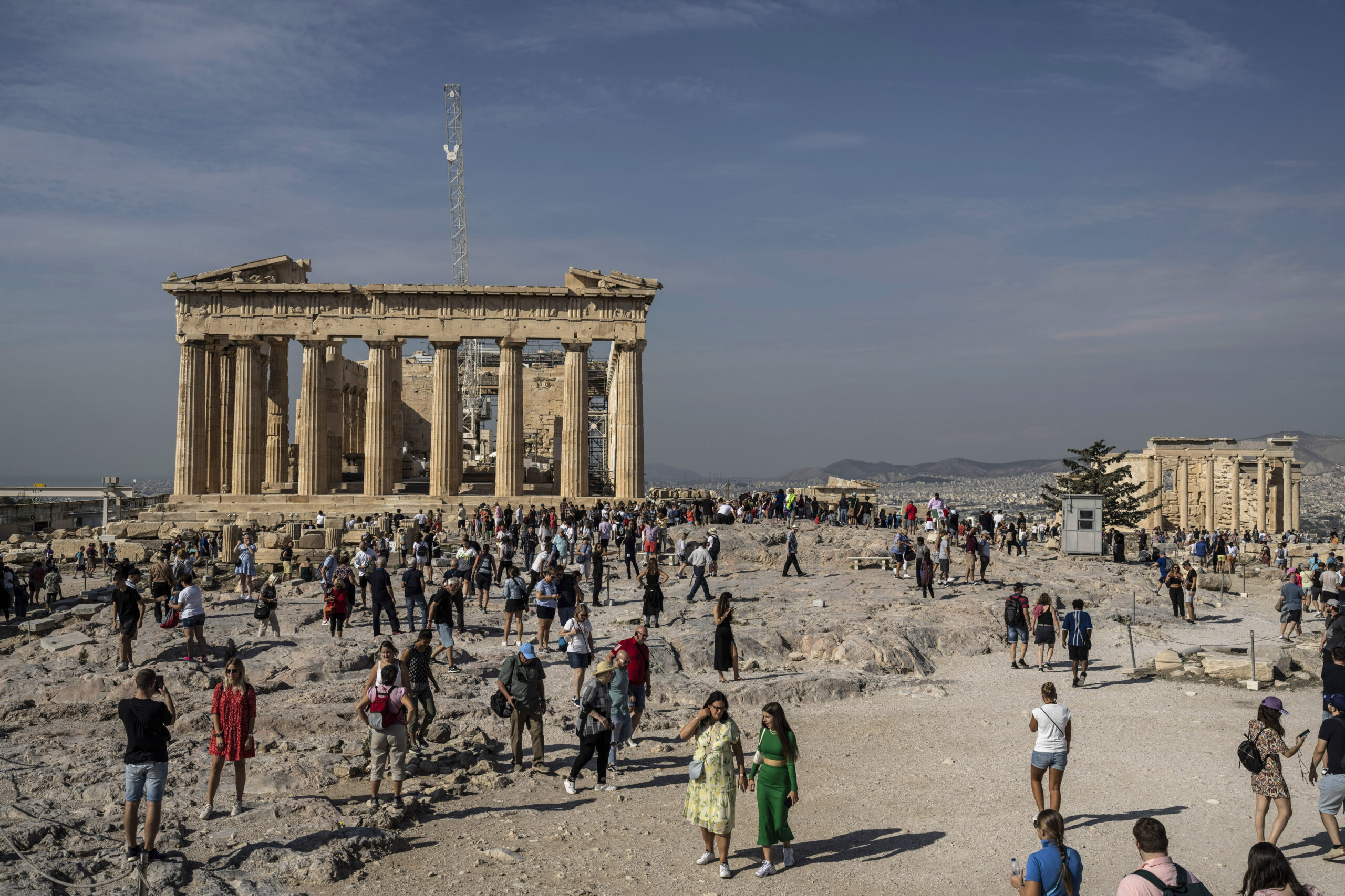 Foreign visitors grade Athens