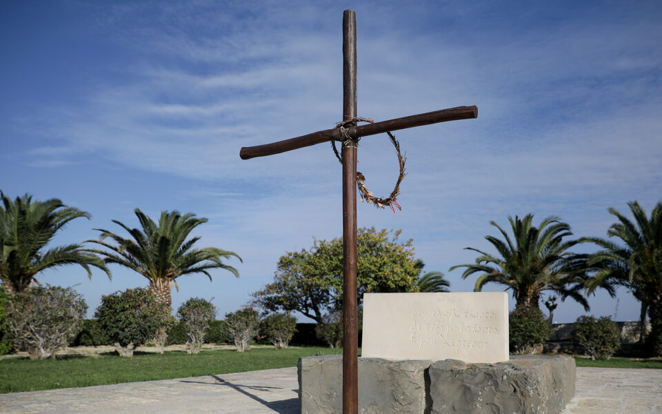 Vandals desecrate grave of renowned Greek writer Nikos Kazantzakis on Crete