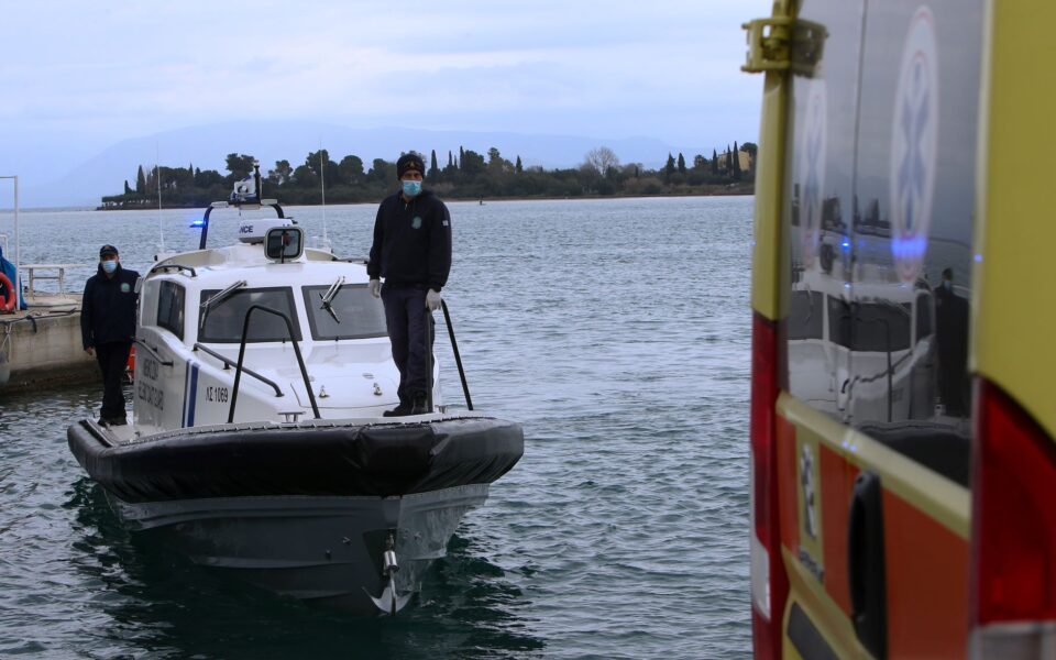 Coast Guard rescues tourists off stranded pleasure boat