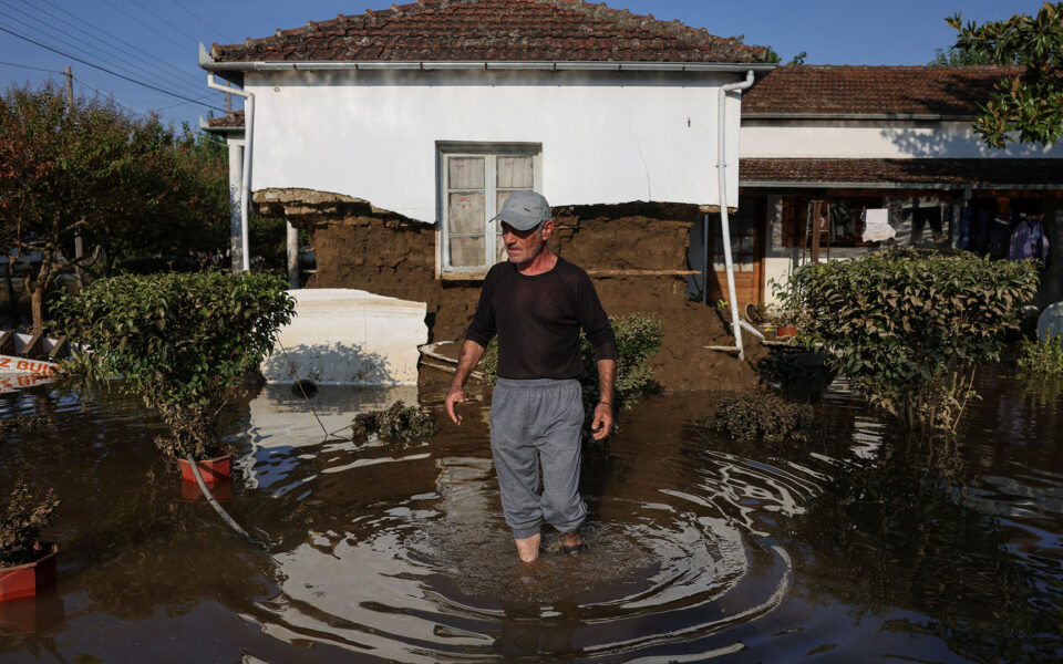 Ongoing threat of Pinios River overflow in Larissa; health minister issues advice