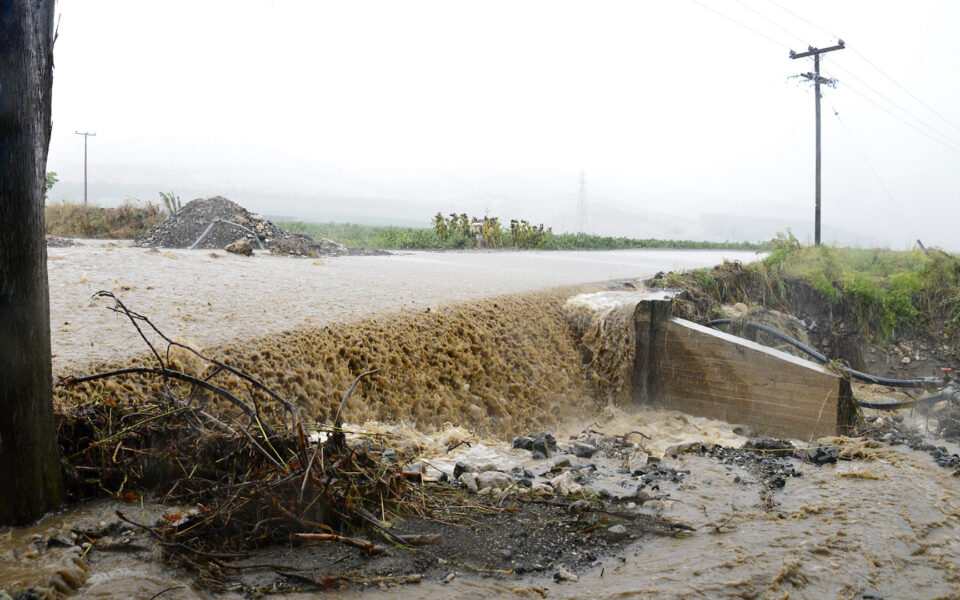 Section of Athens-Thessaloniki motorway closed due to flooding