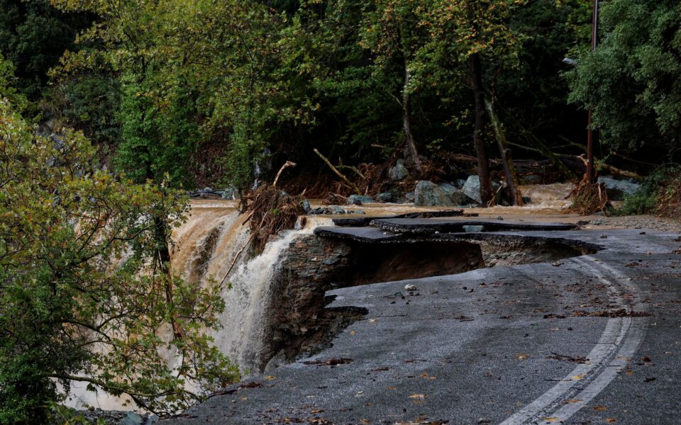 Cleaning operation continues in Volos, Mount Pelion after torrential rain