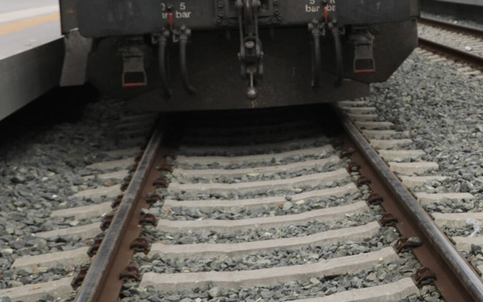 Woman killed by train in Thessaloniki