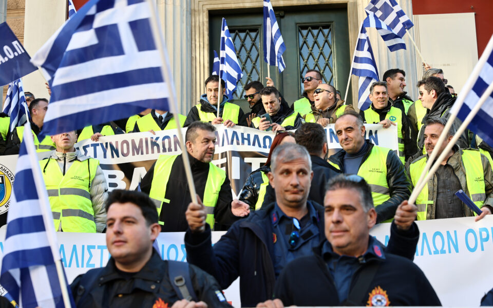 Uniformed officers protest over non-recognition of hazardous occupation