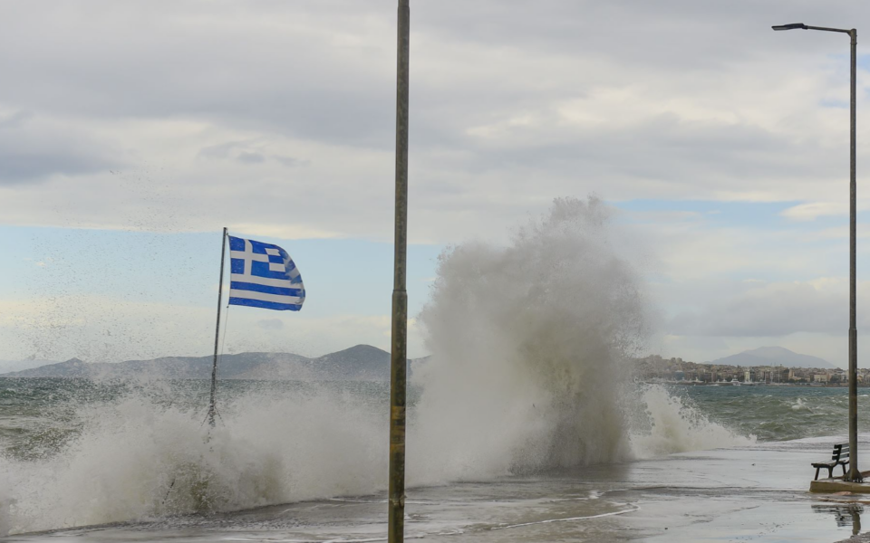 Wave sweeps woman into sea