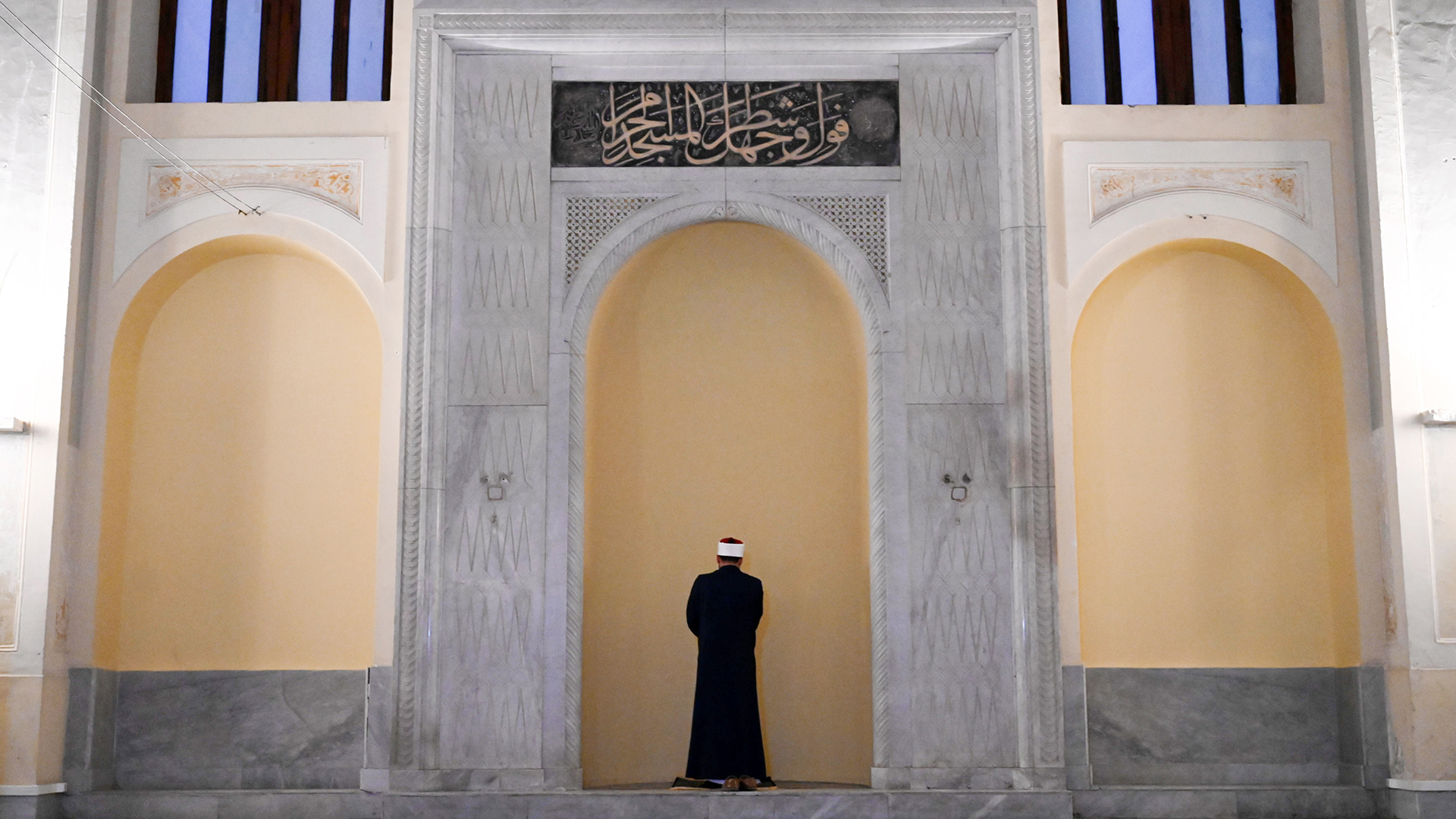 Eid al-Fitr prayers held at Yeni Mosque under tight security ...