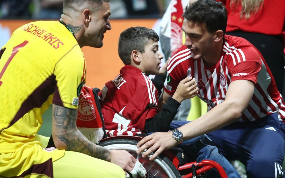 Boy wins hearts of true soccer fans with unity message