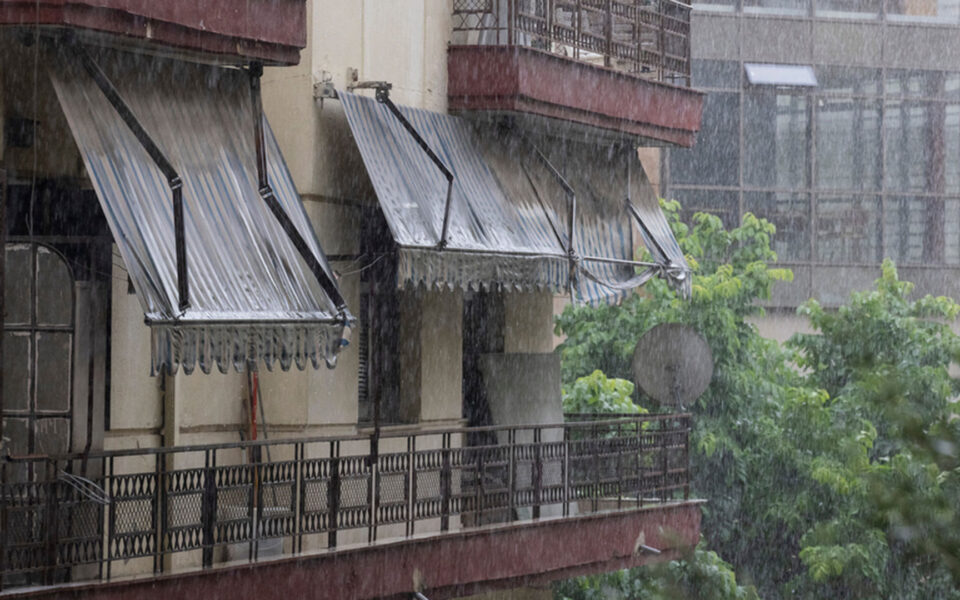 Flooded streets in downtown Thessaloniki after hour-long storm