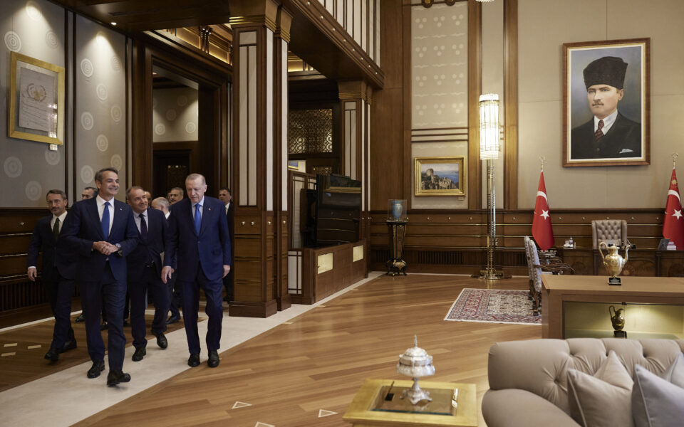 Mitsotakis-Erdogan meeting underway in Ankara