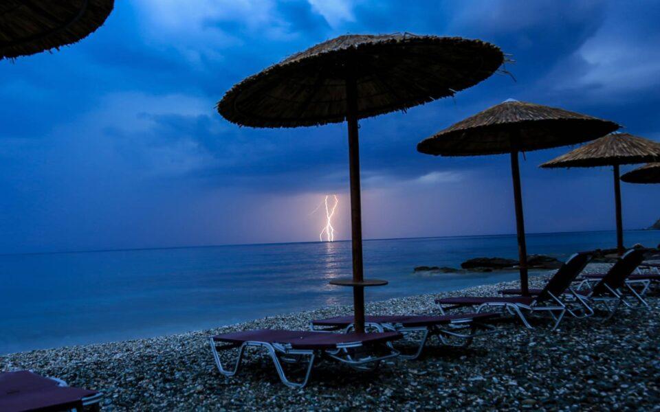 Data show thousands of lightning strikes across Greece
