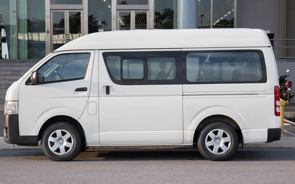 Court rules in favor of companies offering minibuses on Uber on islands
