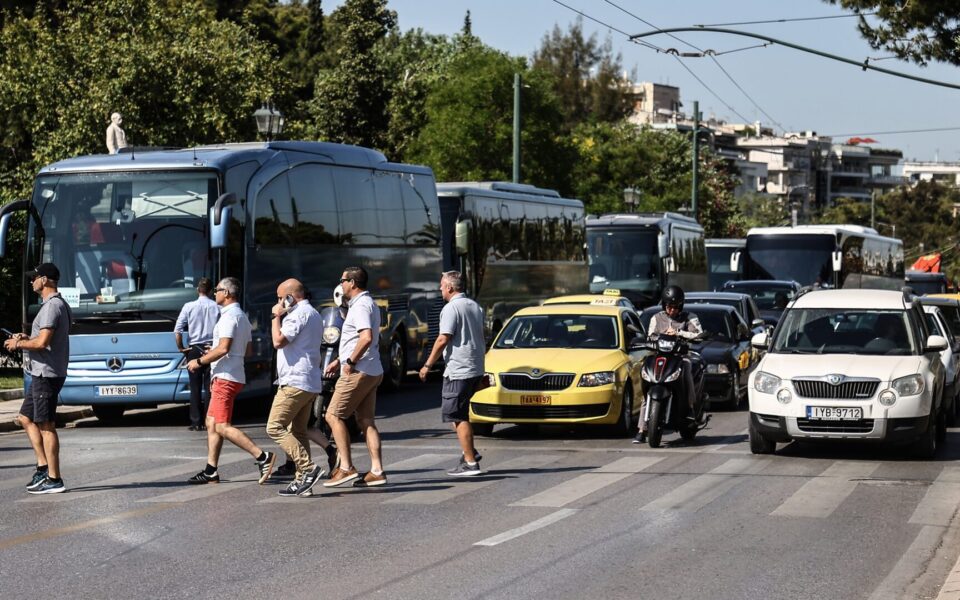 Tourist buses create gridlock in Athens