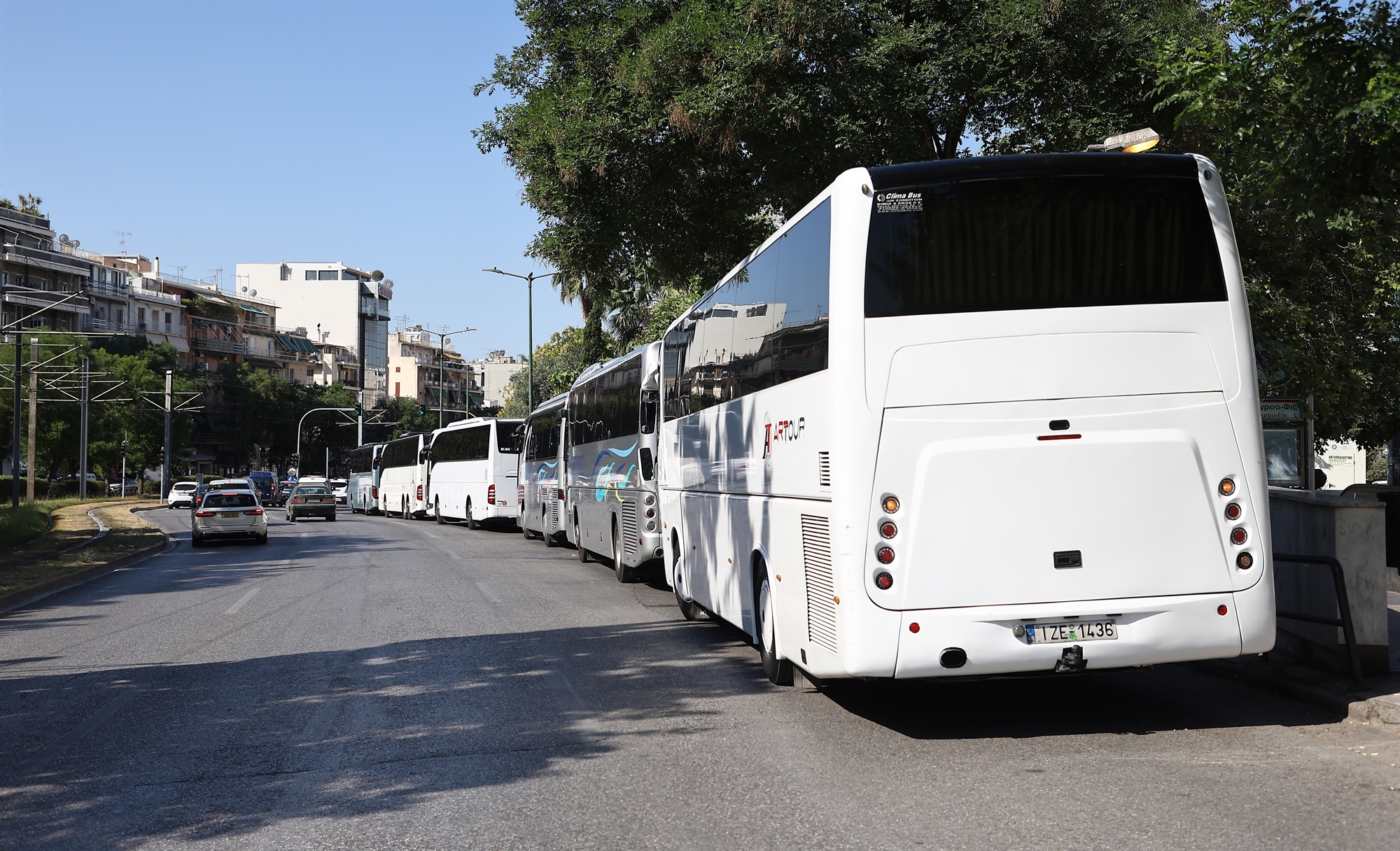 tourist-buses-create-gridlock-in-athens1
