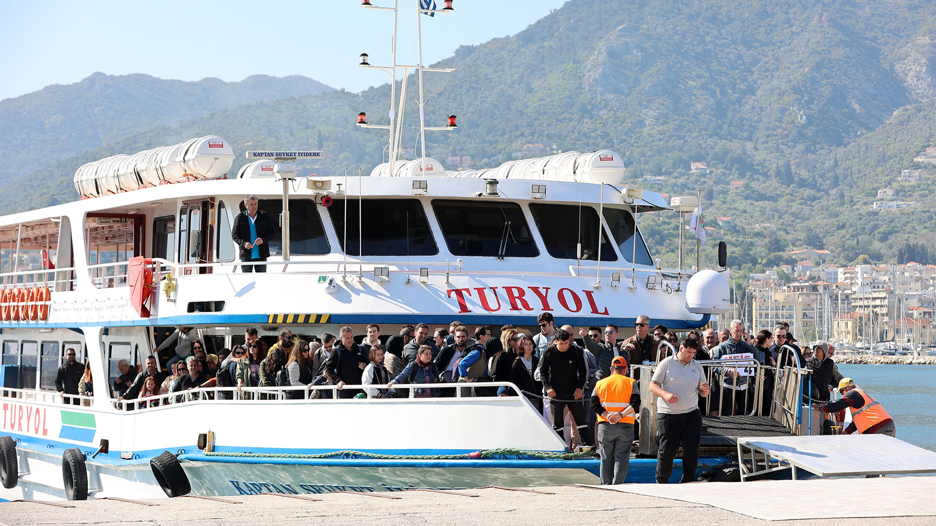 Turkish tourists flock to Samos using express visa program