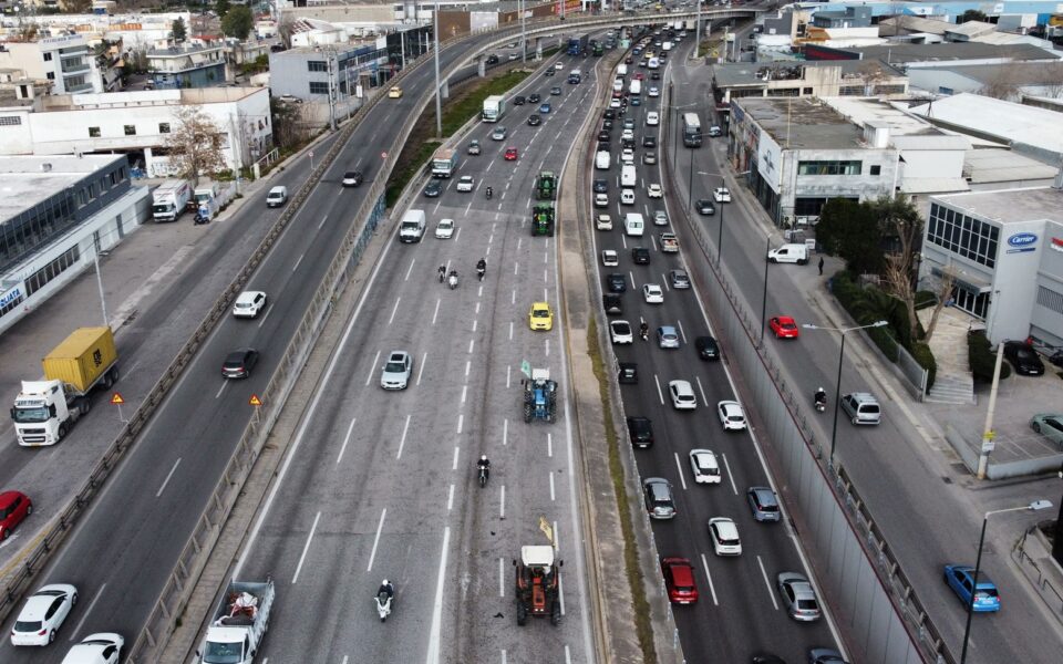 Transport ministry announces reduced toll prices for Aegean motorway