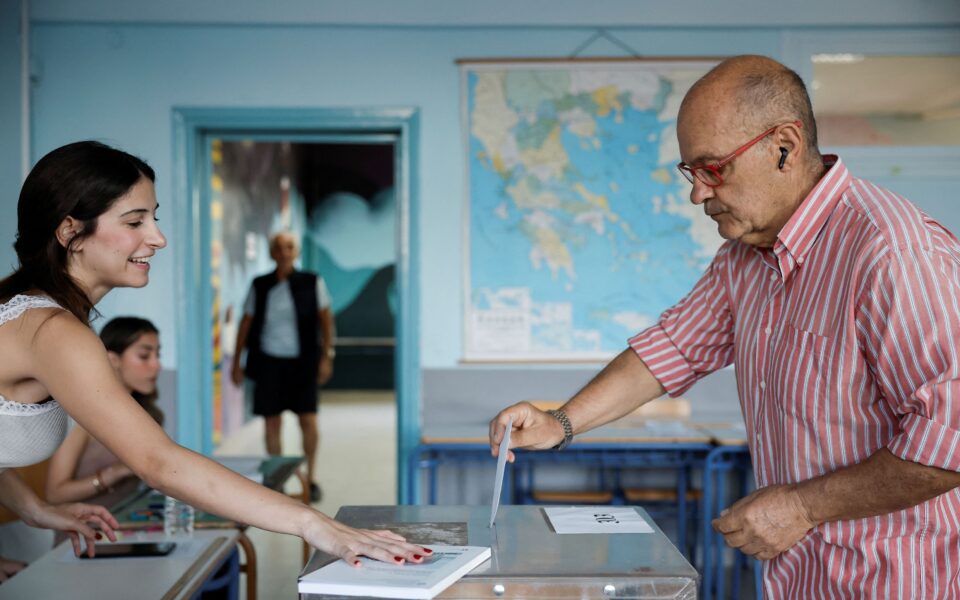 Older men top vote for Greece’s new MEPs, study finds