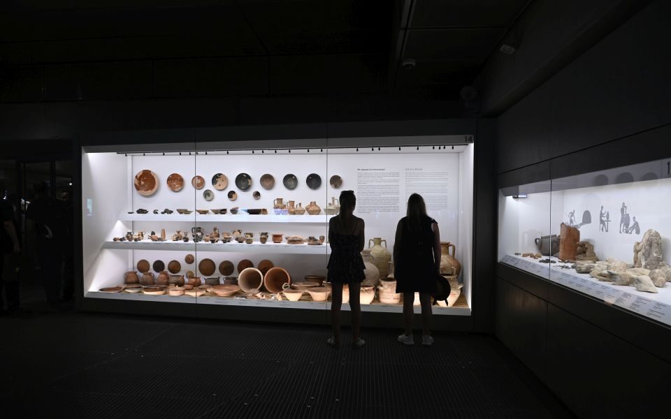 Ancient life artefacts’ exhibition opens at Acropolis Museum