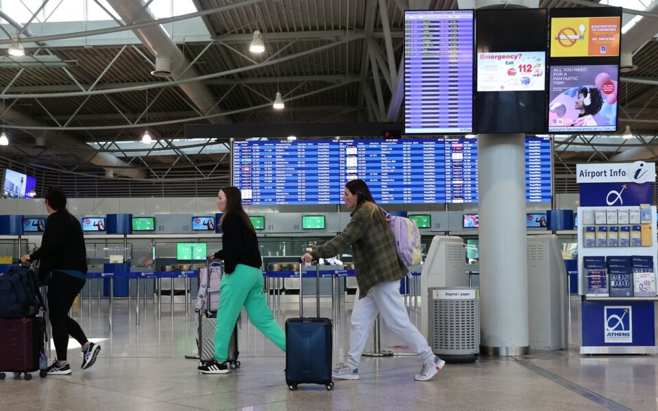 Off-airport check-in for cruise passengers