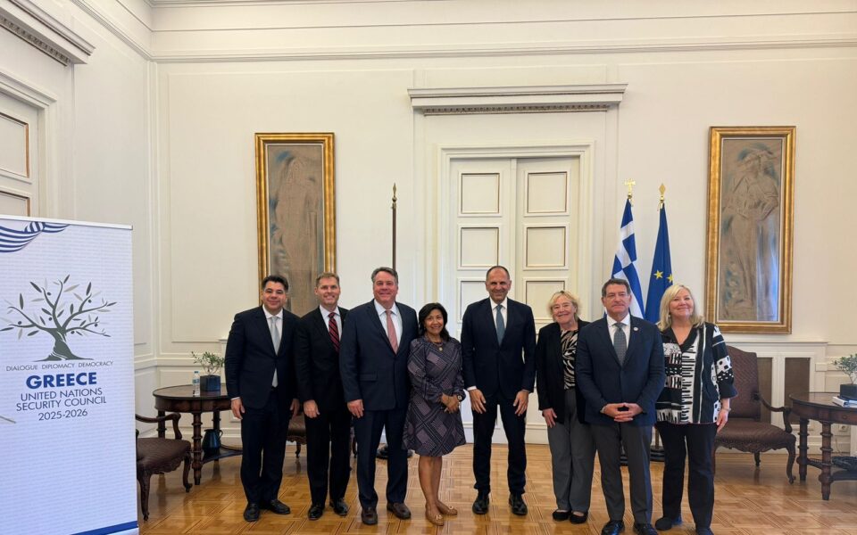 FM meets US Congress delegation in Athens