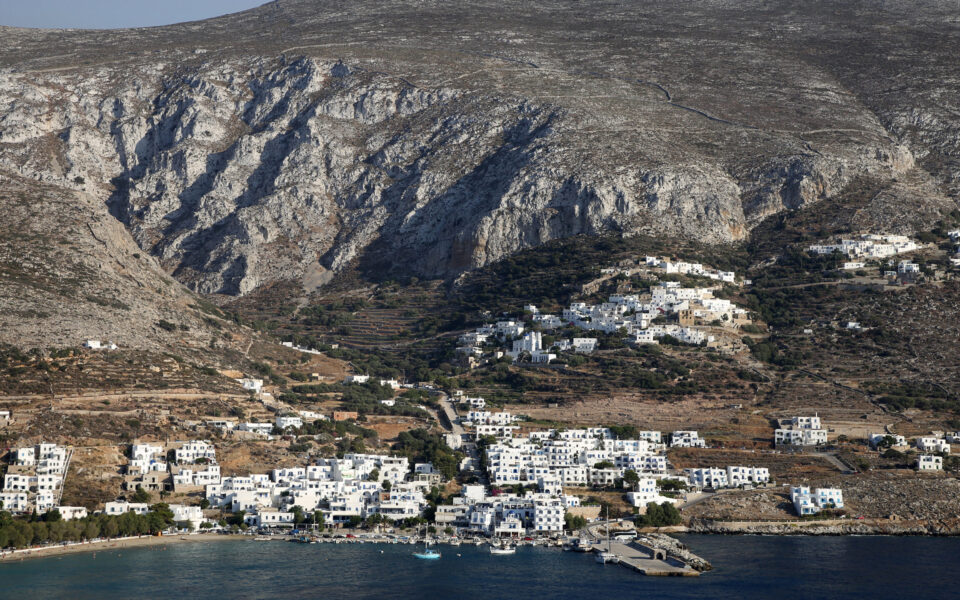 Search for American tourist continues in Amorgos