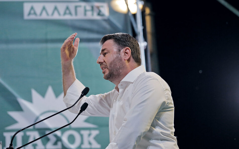 PASOK leader ready to defend position amid party turmoil