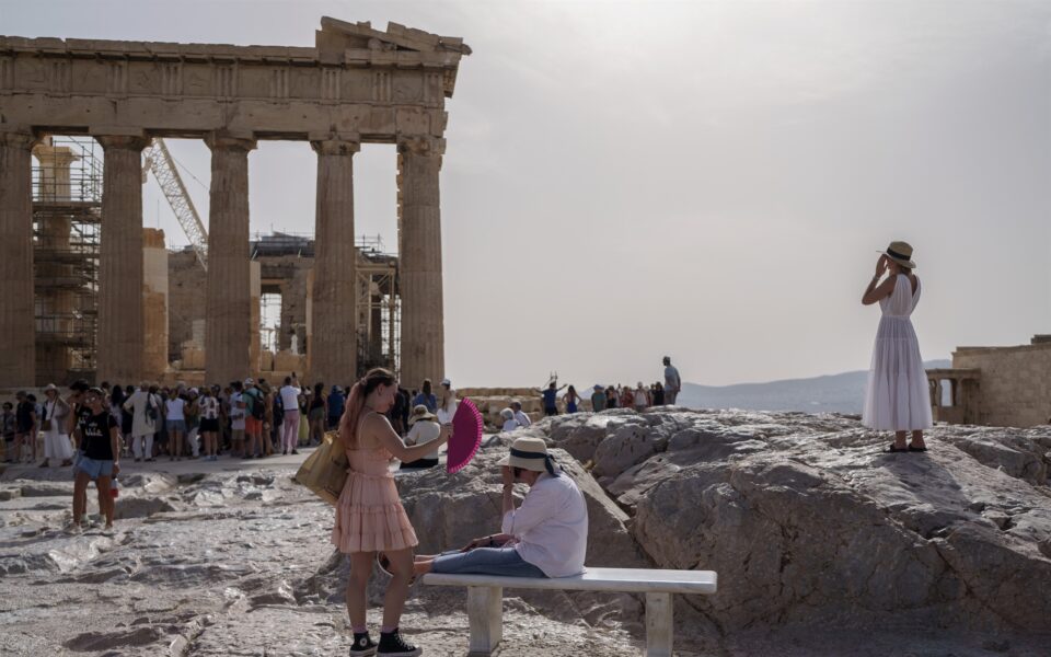 Greece gripped by scorching heat