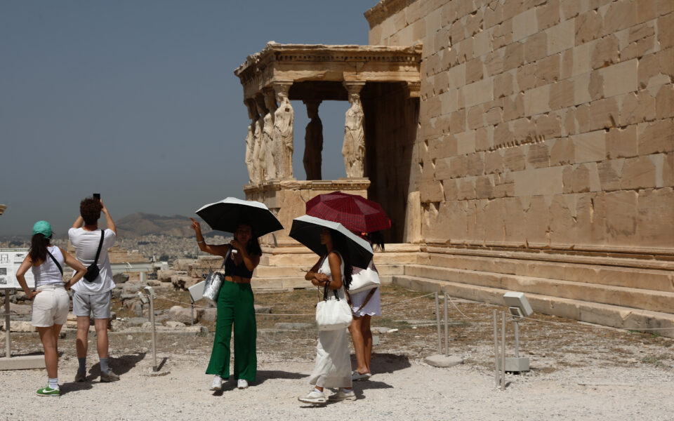 Scorching heat restricts visiting hours at archaeological sites for second day