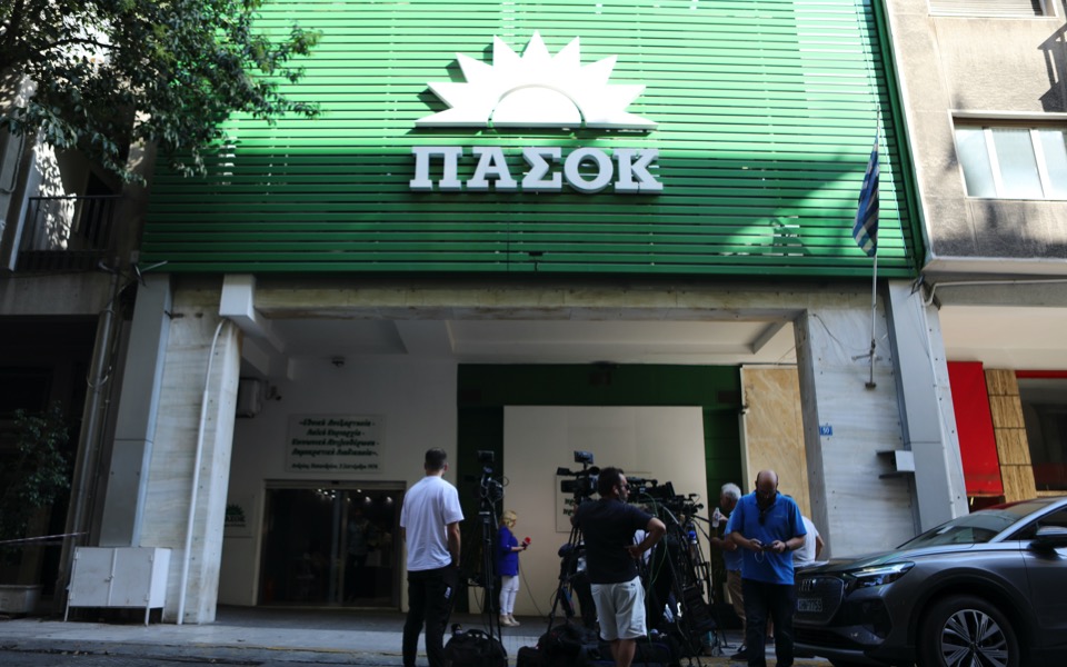 PASOK Central Committee convenes on Sunday to discuss leadership election date