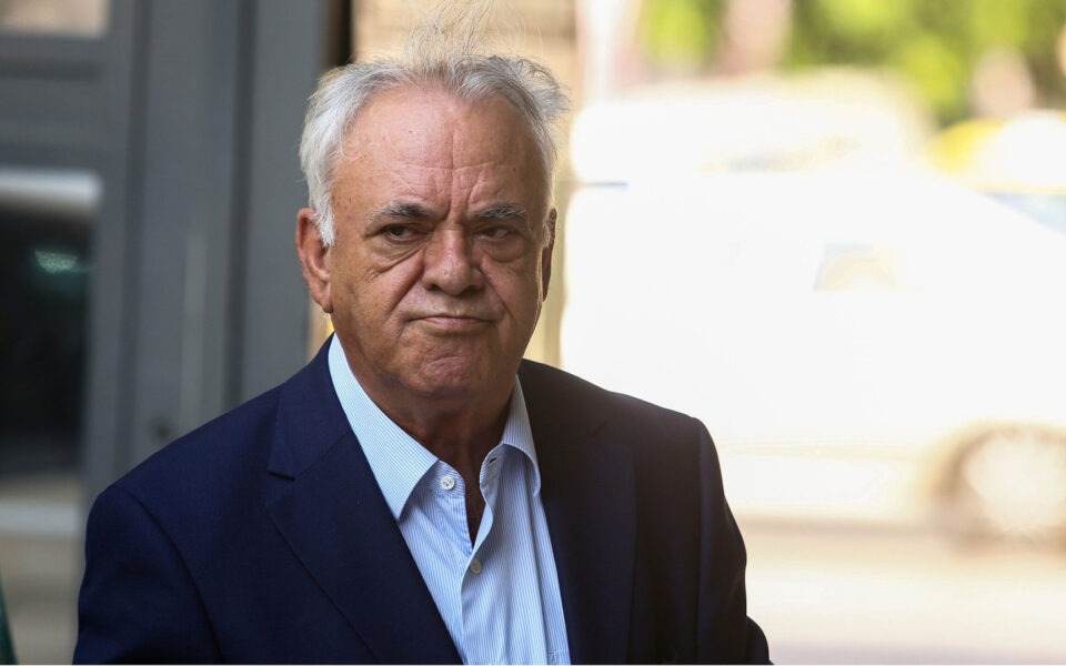 Veteran leftist, ex-deputy PM leaves SYRIZA