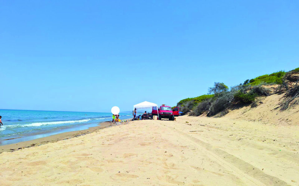 Jeep adventures threaten protected sand dunes