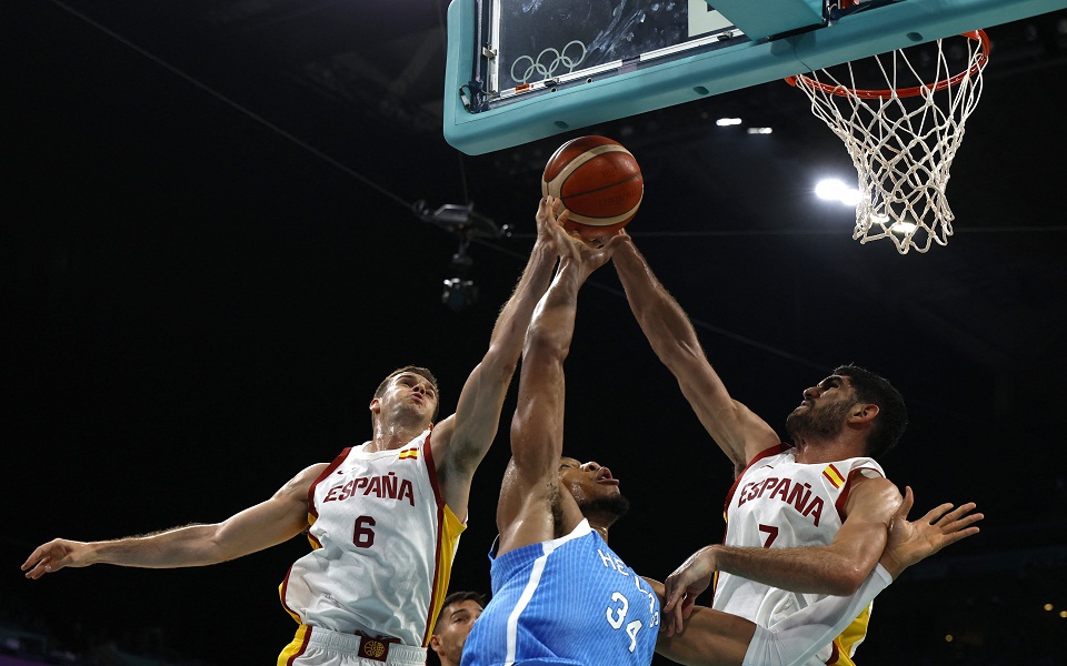 Greek hoopsters are bettered by Spain in crucial game