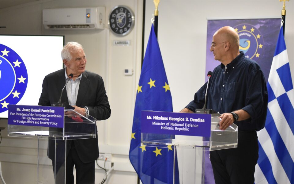 Borrell visits Aspides operation headquarters in Larissa