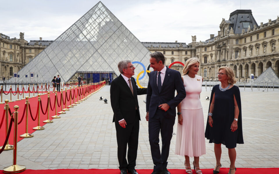 Mitsotakis in Paris for Olympics opening ceremony