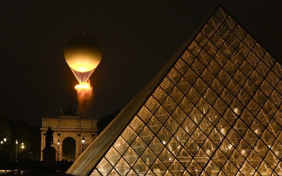 Paris dazzles with a rainy Olympics opening ceremony on the Seine River