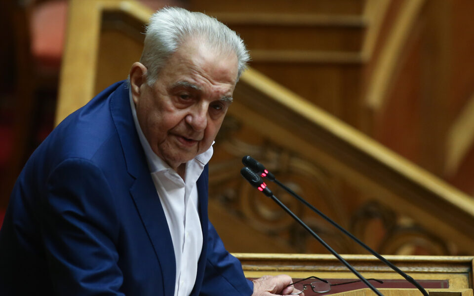 Former SYRIZA minister hospitalized after heart attack