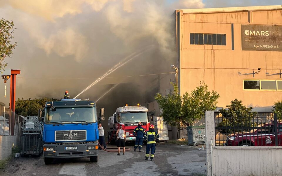 Fire damages three factories in Acharnes