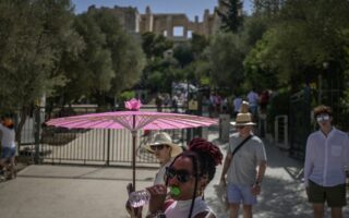 athens-tourism-miracle-getting-warped-in-the-heat