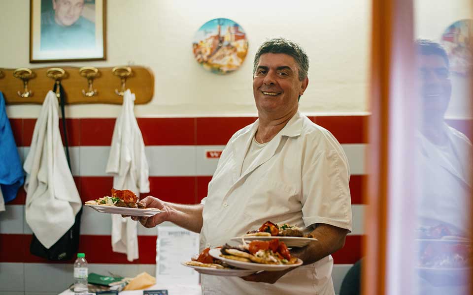 10-authentic-souvlaki-shops-in-piraeus3