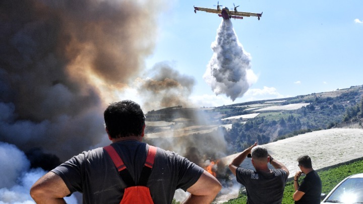 Fire breaks out on Tzia island, two settlements evacuated